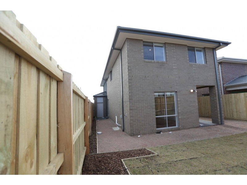 6 St Gwinear Lane, Cranbourne North VIC 3977