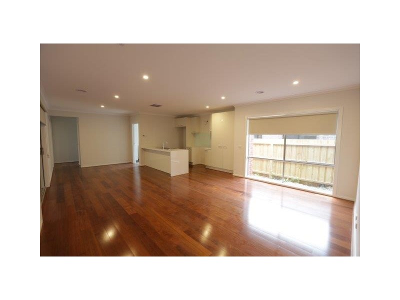 17 Shanahans Drive, Cranbourne North VIC 3977