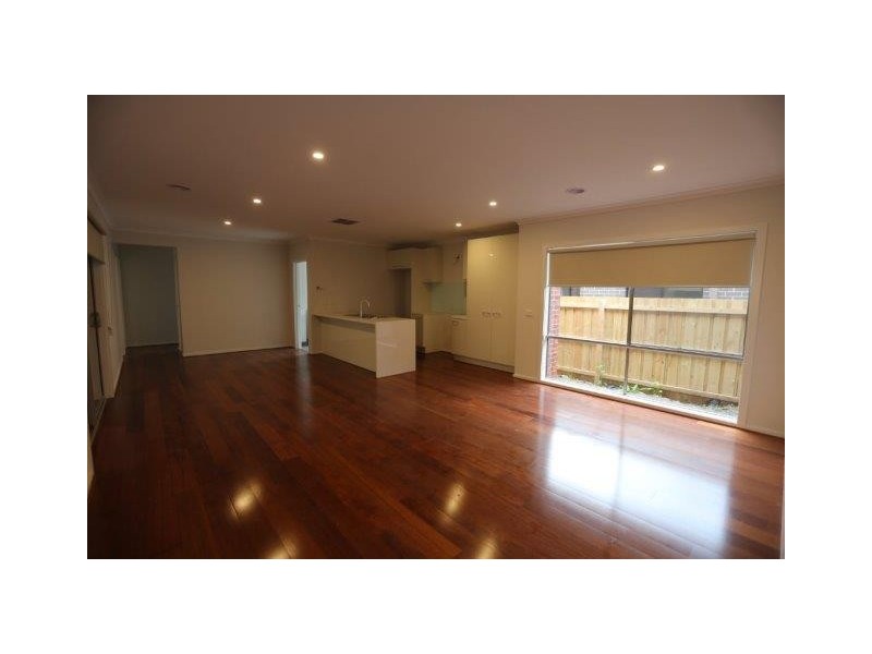 17 Shanahans Drive, Cranbourne North VIC 3977