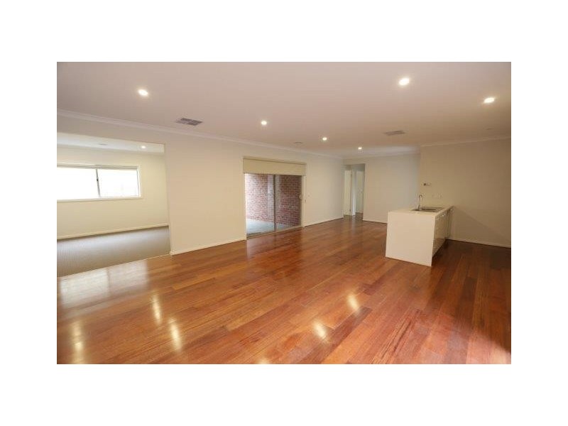 17 Shanahans Drive, Cranbourne North VIC 3977