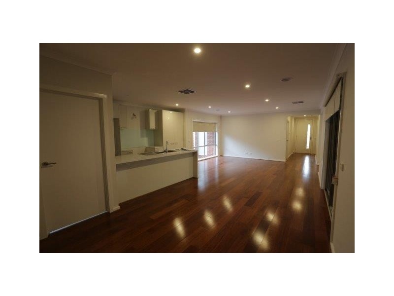 17 Shanahans Drive, Cranbourne North VIC 3977