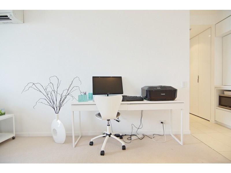 N2004/241 Harbour Esplanade, Docklands VIC 3008