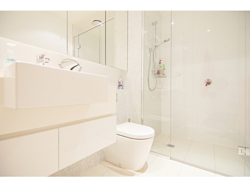 N2004/241 Harbour Esplanade, Docklands VIC 3008
