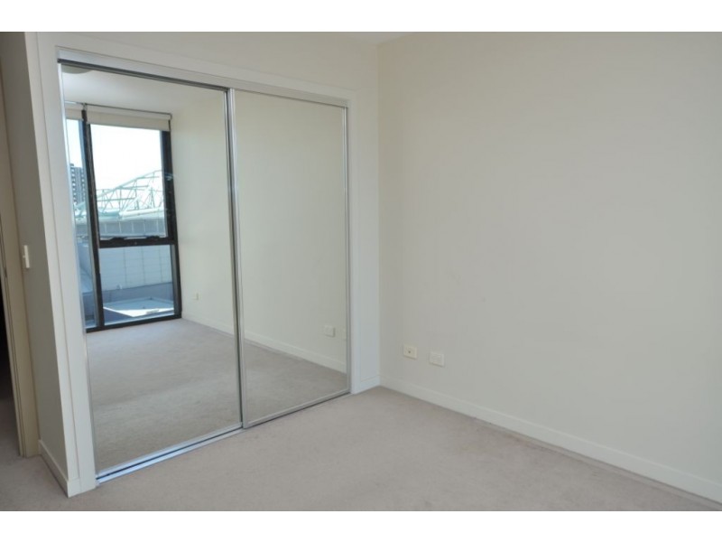 1613/100 Harbour Esplanade, Docklands VIC 3008