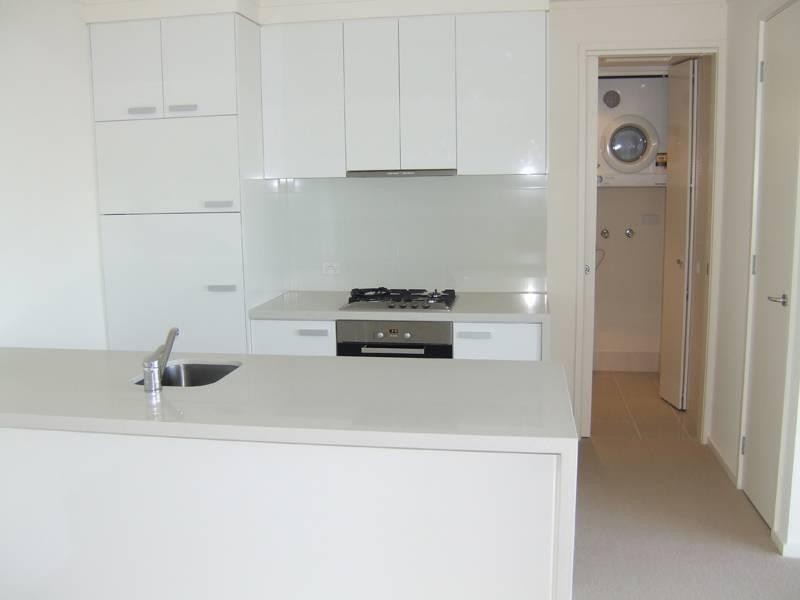 REF 073111/63 Whiteman Street, Southbank VIC 3006