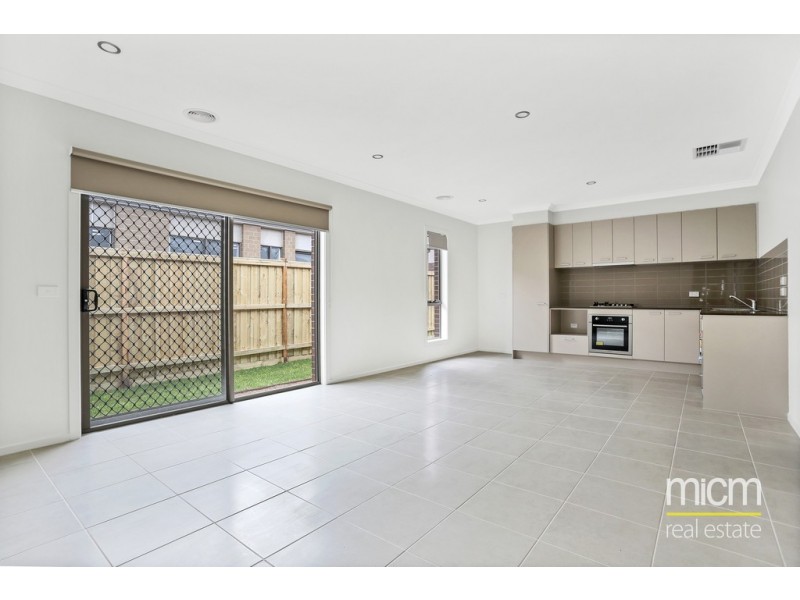 37 Saltmarsh Crescent, Point Cook VIC 3030