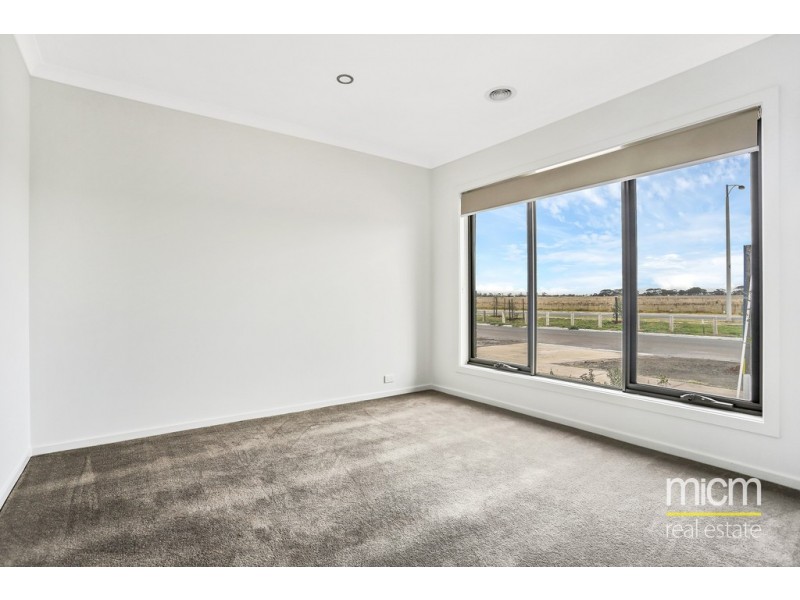37 Saltmarsh Crescent, Point Cook VIC 3030