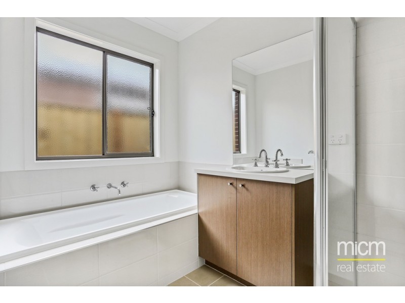37 Saltmarsh Crescent, Point Cook VIC 3030