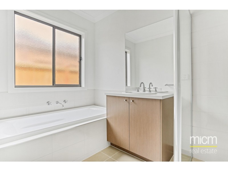 29 Saltmarsh Crescent, Point Cook VIC 3030