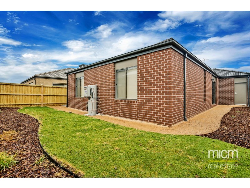 29 Saltmarsh Crescent, Point Cook VIC 3030