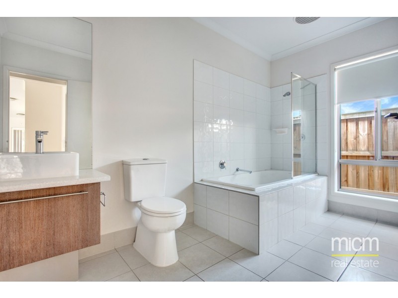 24 Casino Parade, Point Cook VIC 3030