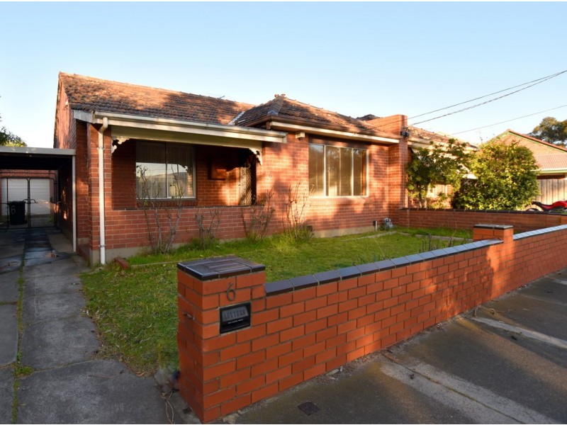 6 Centre Avenue, Port Melbourne VIC 3207