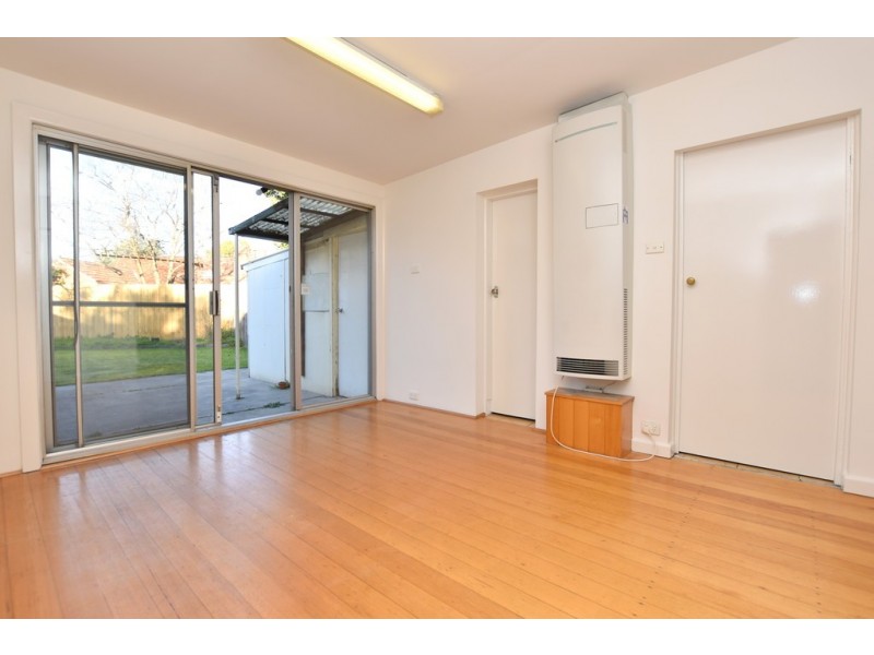 6 Centre Avenue, Port Melbourne VIC 3207