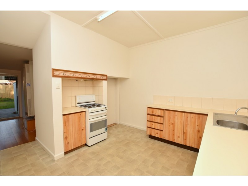 6 Centre Avenue, Port Melbourne VIC 3207