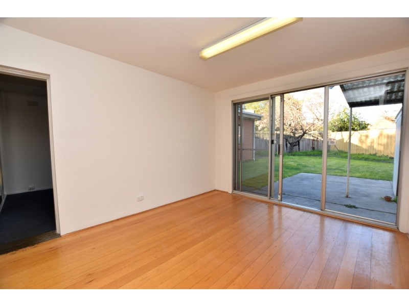 6 Centre Avenue, Port Melbourne VIC 3207