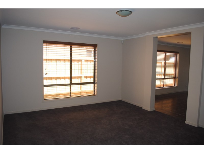 4 Warunda Parade, Point Cook VIC 3030