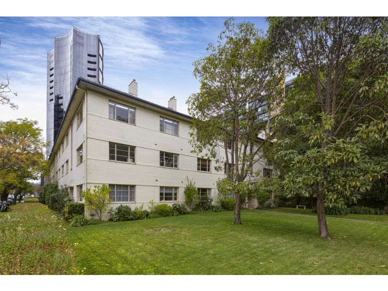 17/17 Queens Road, Melbourne VIC 3004