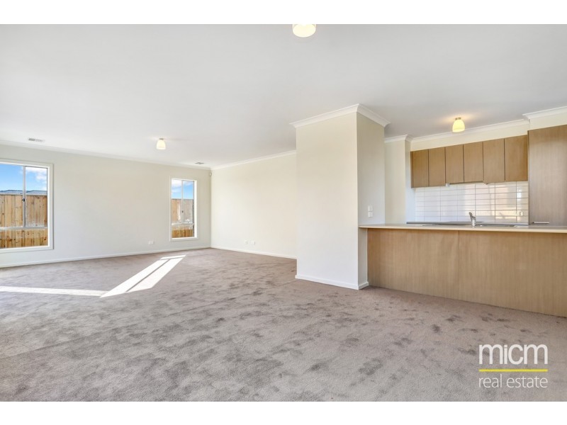 4 Teachers Crescent, Truganina VIC 3029