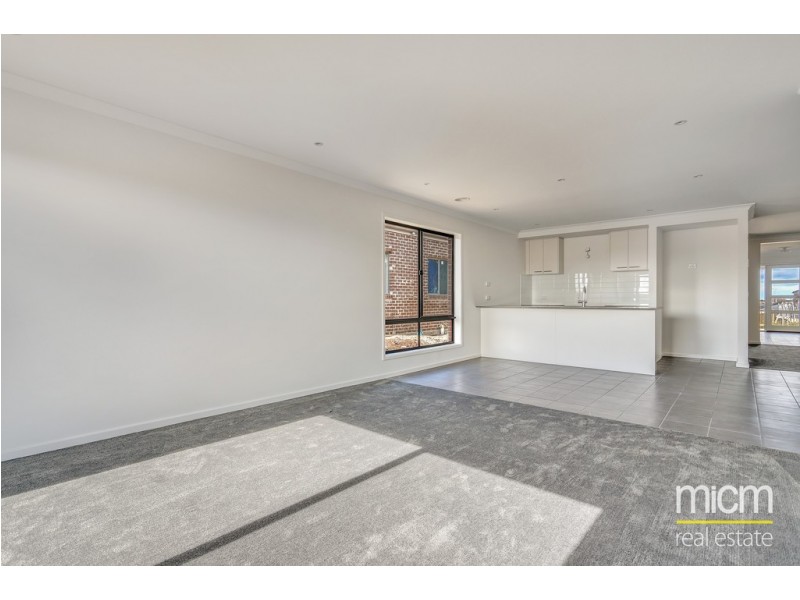 13 Coltan Avenue, Melton South VIC 3338