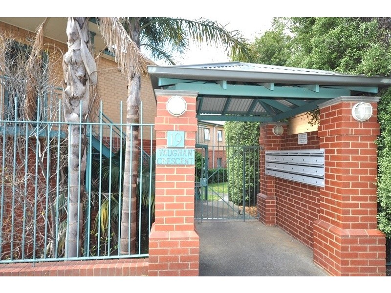2/19 Vaughan Crescent, Kew VIC 3101