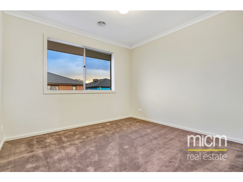 4 Teacher Crescent, Truganina VIC 3029
