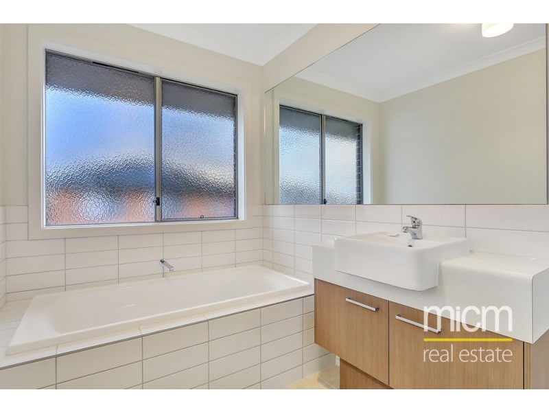 4 Teacher Crescent, Truganina VIC 3029