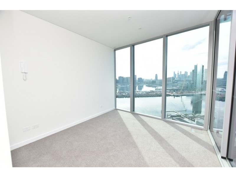REF 081713A/81 South Wharf Drive, Docklands VIC 3008