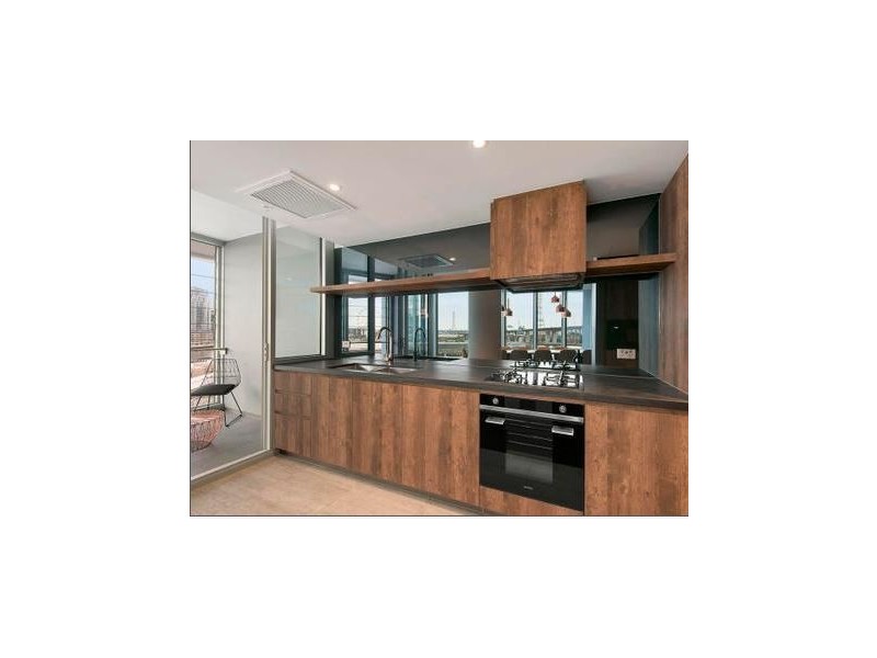 REF 081713A/81 South Wharf Drive, Docklands VIC 3008
