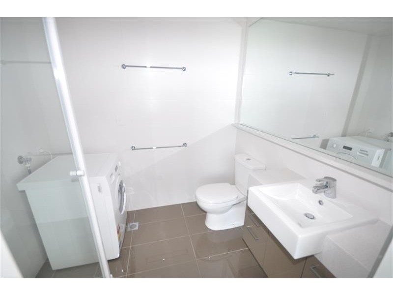 REF 081803/241 City Road, Southbank VIC 3006