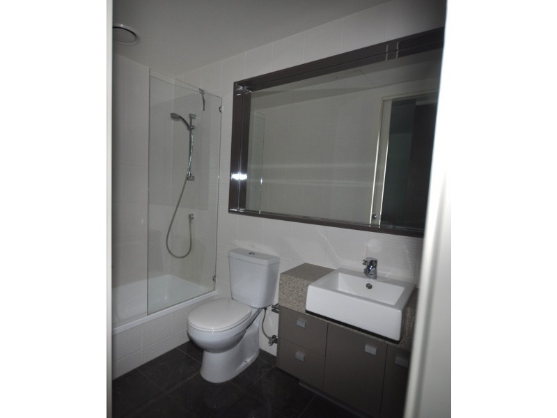 REF 082101/180 City Road, Southbank VIC 3006