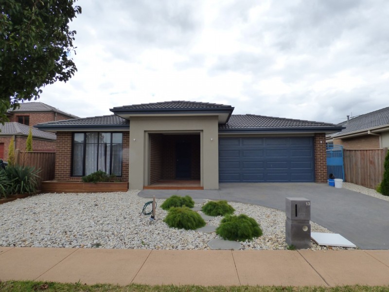 13 Fantail Crescent, Williams Landing VIC 3027