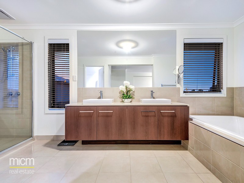 2 Regal Road, Point Cook VIC 3030