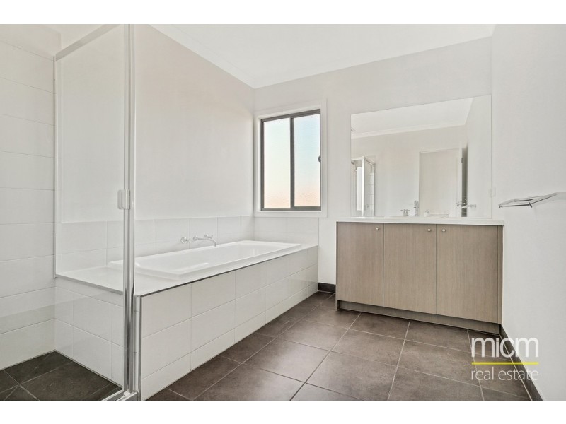 26 Fairwater Drive, Point Cook VIC 3030