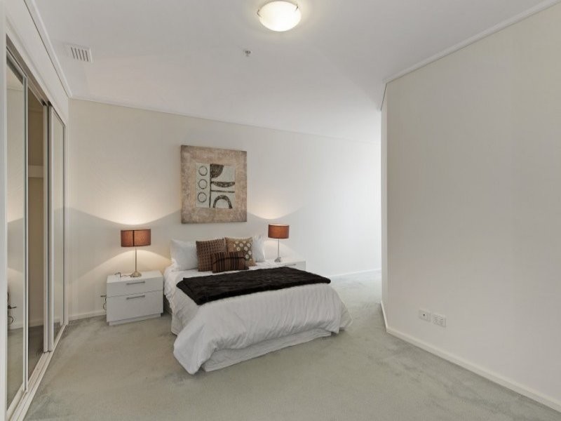 REF 082700/163 City Road, Southbank VIC 3006