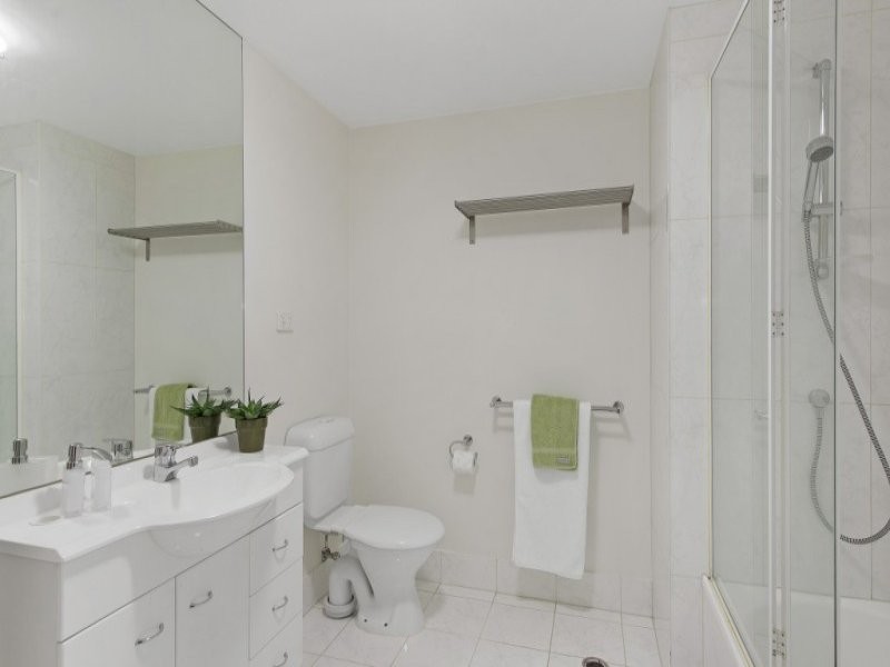 REF 082700/163 City Road, Southbank VIC 3006