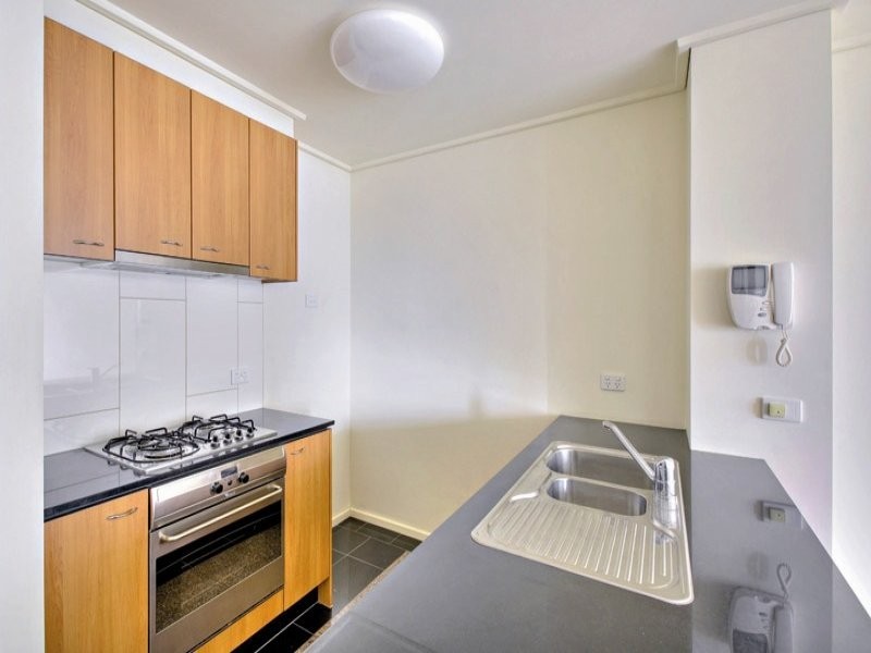 REF 082910/163 City Road, Southbank VIC 3006