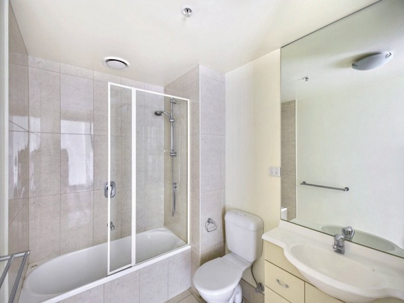 REF 082910/163 City Road, Southbank VIC 3006