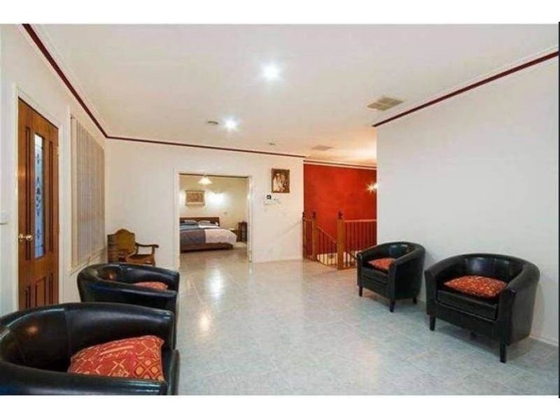 9 Watersun Court, Sanctuary Lakes VIC 3030