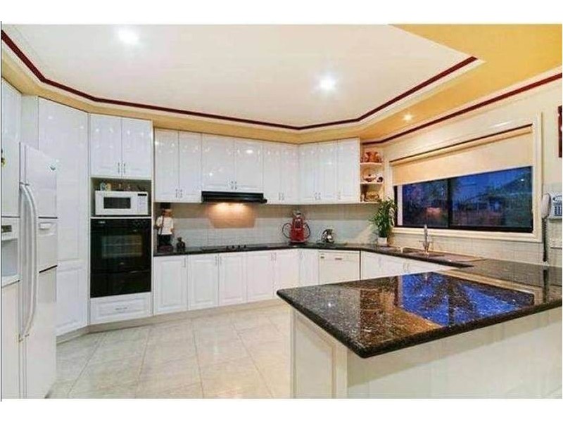 9 Watersun Court, Sanctuary Lakes VIC 3030