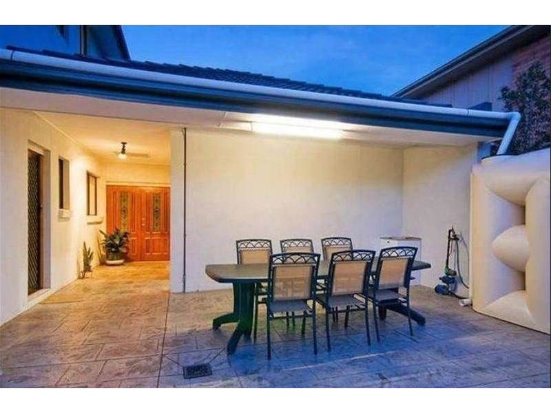 9 Watersun Court, Sanctuary Lakes VIC 3030