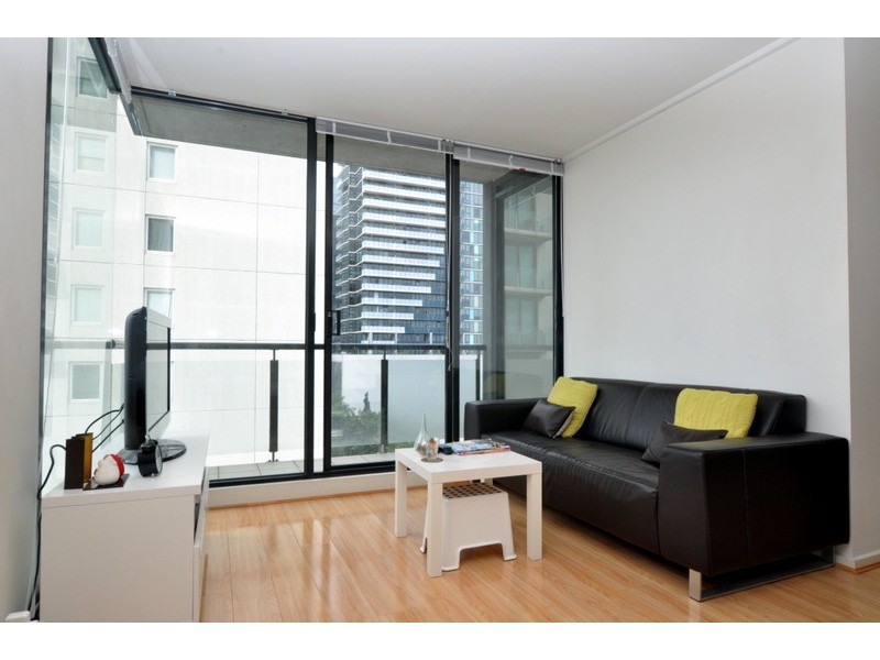 REF 083073/99 Whiteman Street, Southbank VIC 3006