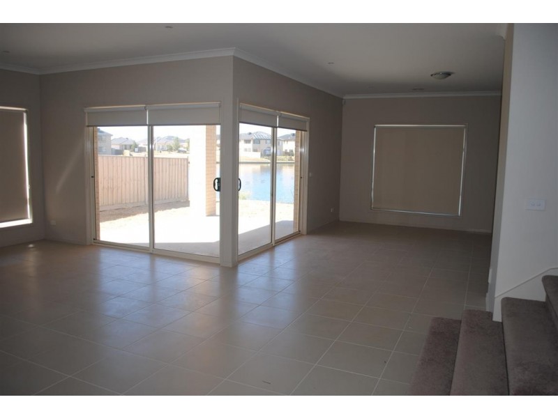 9 Rhode Island, Sanctuary Lakes VIC 3030