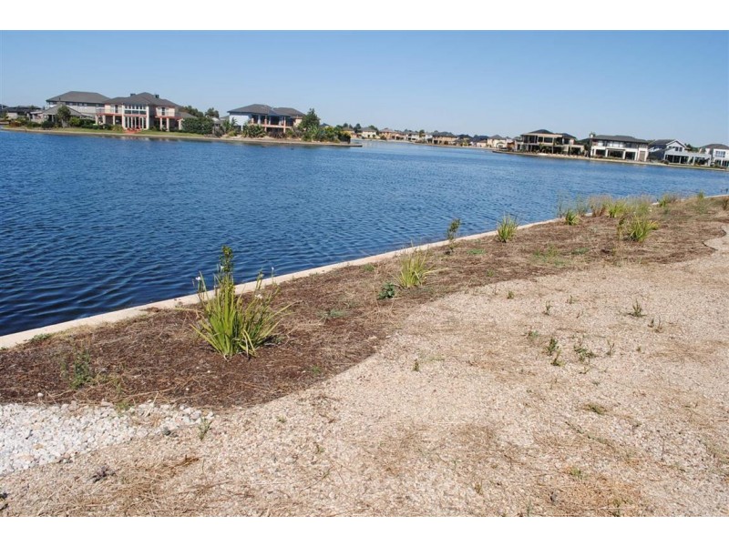 9 Rhode Island, Sanctuary Lakes VIC 3030