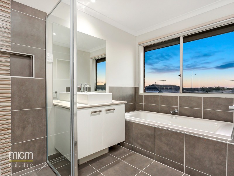 26 Roundhay Crescent, Point Cook VIC 3030