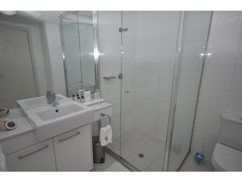 1902/100 Harbour Esplanade, Docklands VIC 3008