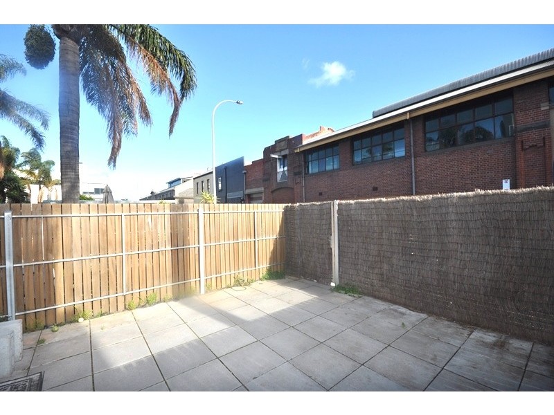 17/15 Beach Street, Port Melbourne VIC 3207