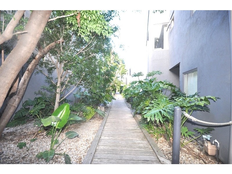 17/15 Beach Street, Port Melbourne VIC 3207