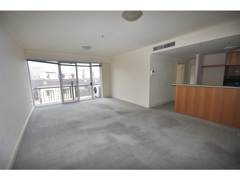 REF 090868/8 Wells Street, Southbank VIC 3006