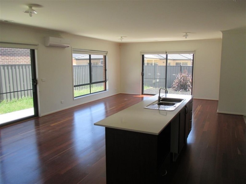 8 Eccles Vista, Point Cook VIC 3030