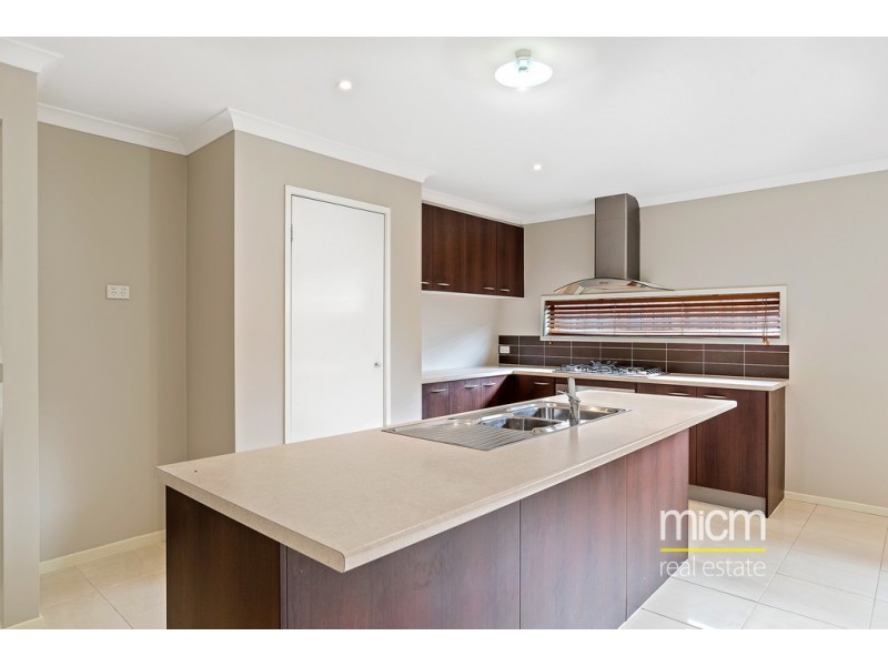 2 Hyacinth Place, Point Cook VIC 3030